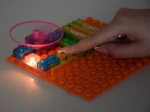 Mały elektryk Zestaw do budowy bloków elektronicznych 120 projektów ZA5241 Mały elektryk Zestaw do budowy bloków elektronicznych 120 projektów ZA5241