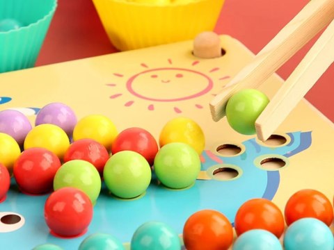 Układanka edukacyjna Montessori Mozaika Koraliki Kulki drewniane ZA4438 Układanka edukacyjna Montessori Mozaika Koraliki Kulki drewniane ZA4438