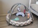 Mata edukacyjna z pałąkiem i zabawkami + warkocz pleciony OTULACZ ZA5875