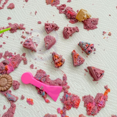 WOOPIE Piasek Kinetyczny 1,2 kg Zestaw Restauracja Stolik z Foremkami