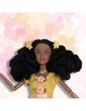 WOOPIE ROYAL Lalka Emi 32 cm Modny Strój i Piękne Czarne Włosy