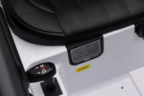 LEAN CARS Pojazd Na Akumulator Mercedes G500 Biały 4x4 LEAN CARS Pojazd Na Akumulator Mercedes G500 Biały 4x4