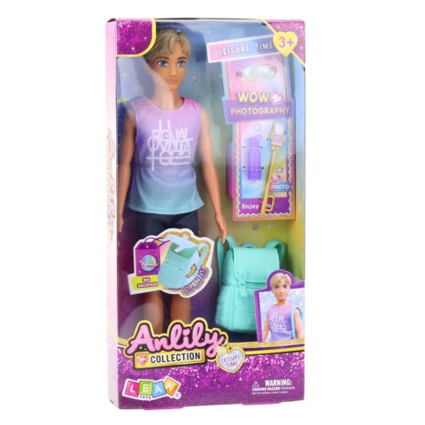 LEAN Toys Lalka Anlily Chłopak Z Plecakiem Bidon Okulary Selfie Stick LEAN Toys Lalka Anlily Chłopak Z Plecakiem Bidon Okulary Selfie Stick